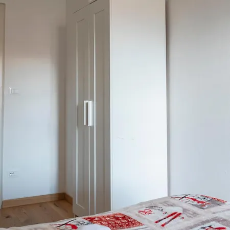 Апартаменты Design Alpino In Centro Con Balcone E Parcheggio Тарвизио