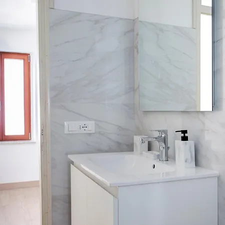 Design Alpino In Centro Con Balcone E Parcheggio Тарвизио