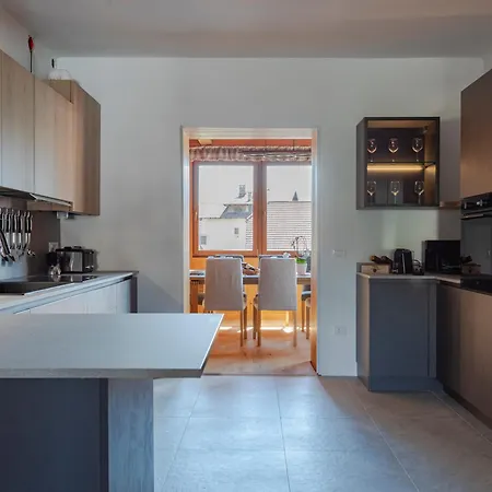 Design Alpino In Centro Con Balcone E Parcheggio Апартаменты