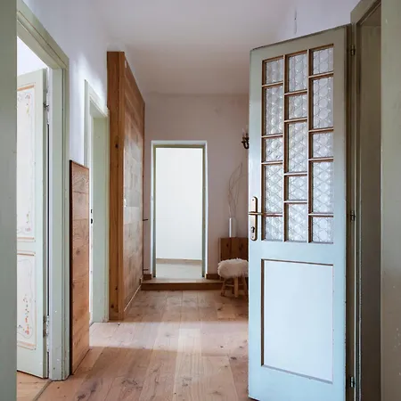 Design Alpino In Centro Con Balcone E Parcheggio Апартаменты Тарвизио