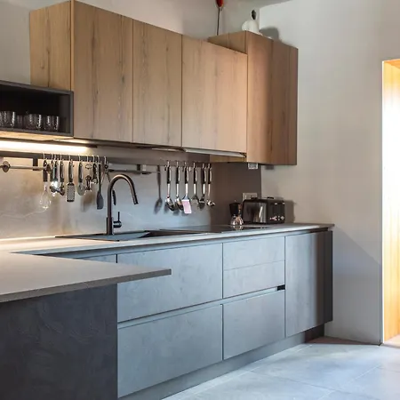 Design Alpino In Centro Con Balcone E Parcheggio Апартаменты *