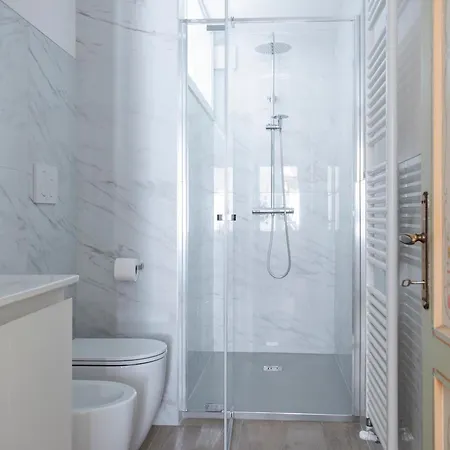 Design Alpino In Centro Con Balcone E Parcheggio Апартаменты