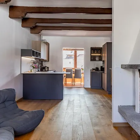 Appartamento Design Alpino In Centro Con Balcone E Parcheggio